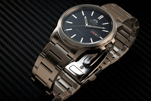 RA-AA0C01B Reloj Orient Sport Hombre Correa de Acero Esfera Negra - Vista lateral