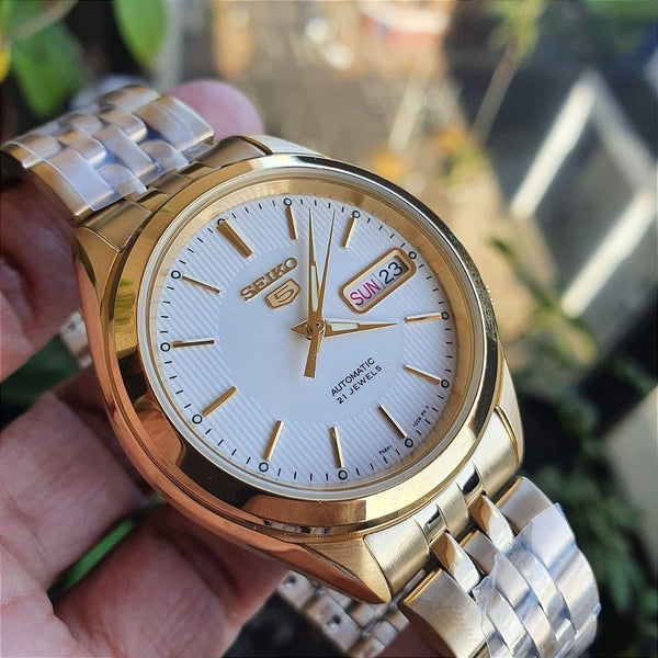 5-SNKL26K1 Reloj Seiko Automatic 5 Hombre Acero Dorado Esfera Blanca - Vista lateral