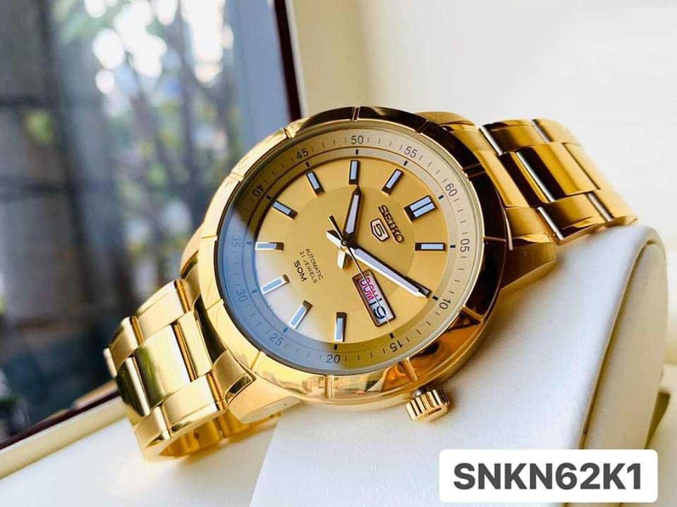 5-SNKN62K1 Reloj Seiko Serie 5 Hombre Acero Dorado - Detalle de esfera