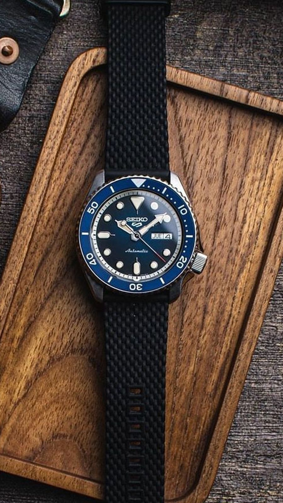 SRPD71K2 Reloj Seiko 5 Sports de caballero pulsera de silicona 43 mm