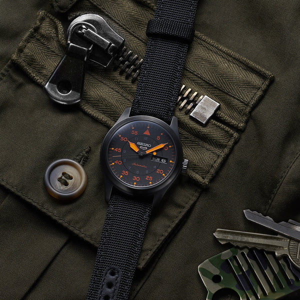 SRPH33K1 Reloj Seiko Serie 5 Análogo para Hombre con Correa de Tela negra