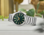 SUR601P1 Reloj Seiko Essentials Hombre Acero Esfera Verde
