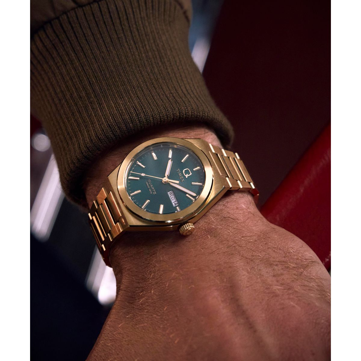 TW2Y35100 Reloj Timex Q de hombre correa de metal - Acero Inoxidable Dorado