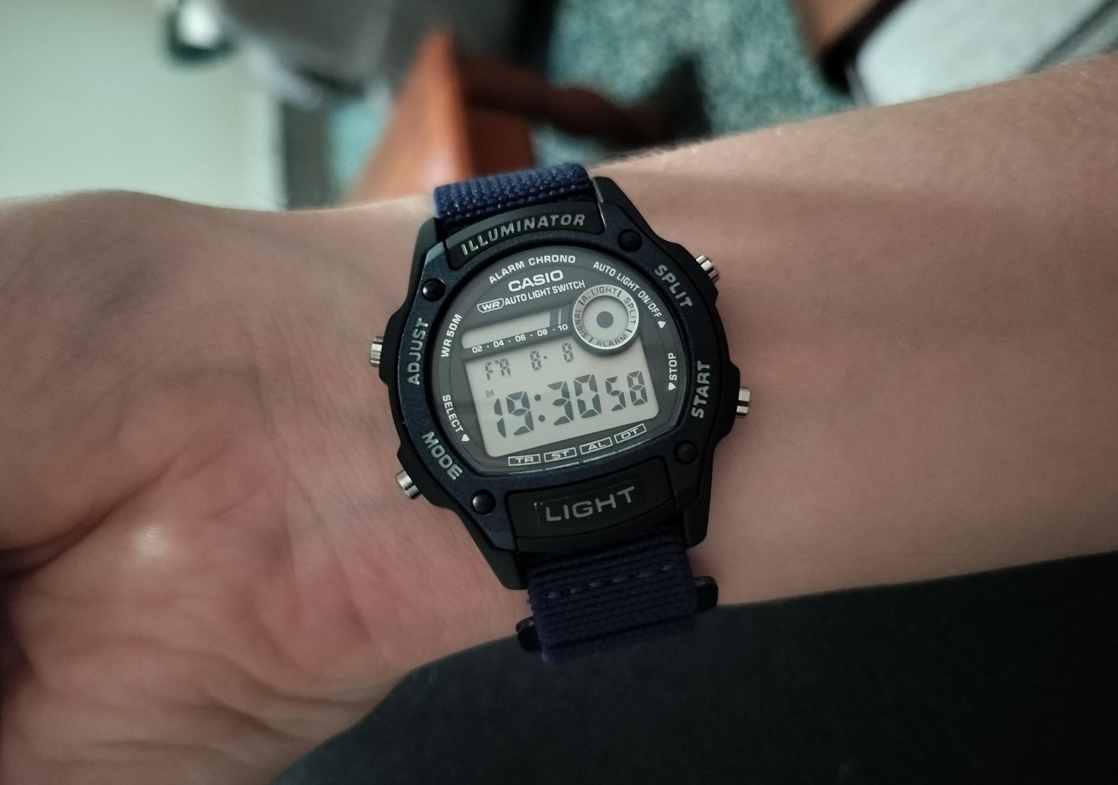 W-220HF-2AVCF Reloj Casio Digital de caballero banda de piel - Cuero Negro