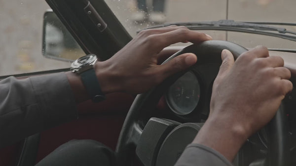 TW2W51600 Reloj Timex Q de hombre pulsera de metal · video oficial (timex.com)