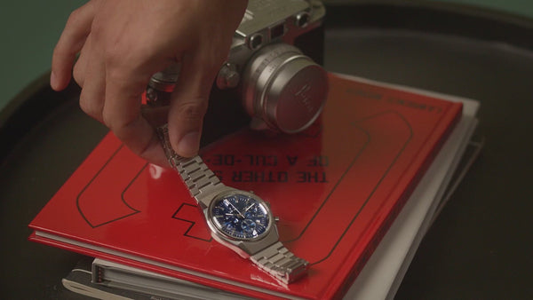 TW2W33700 Reloj Timex Q Falcon Eye de hombre pulsera de acero azul · video oficial (timex.com)