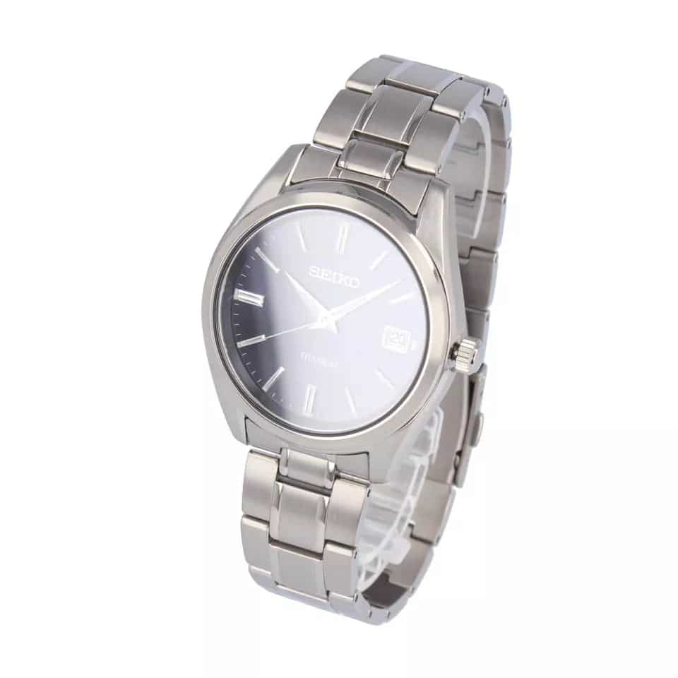 SUR373P1 Reloj Seiko Essentials Hombre Titanio Esfera Púrpura Oscura