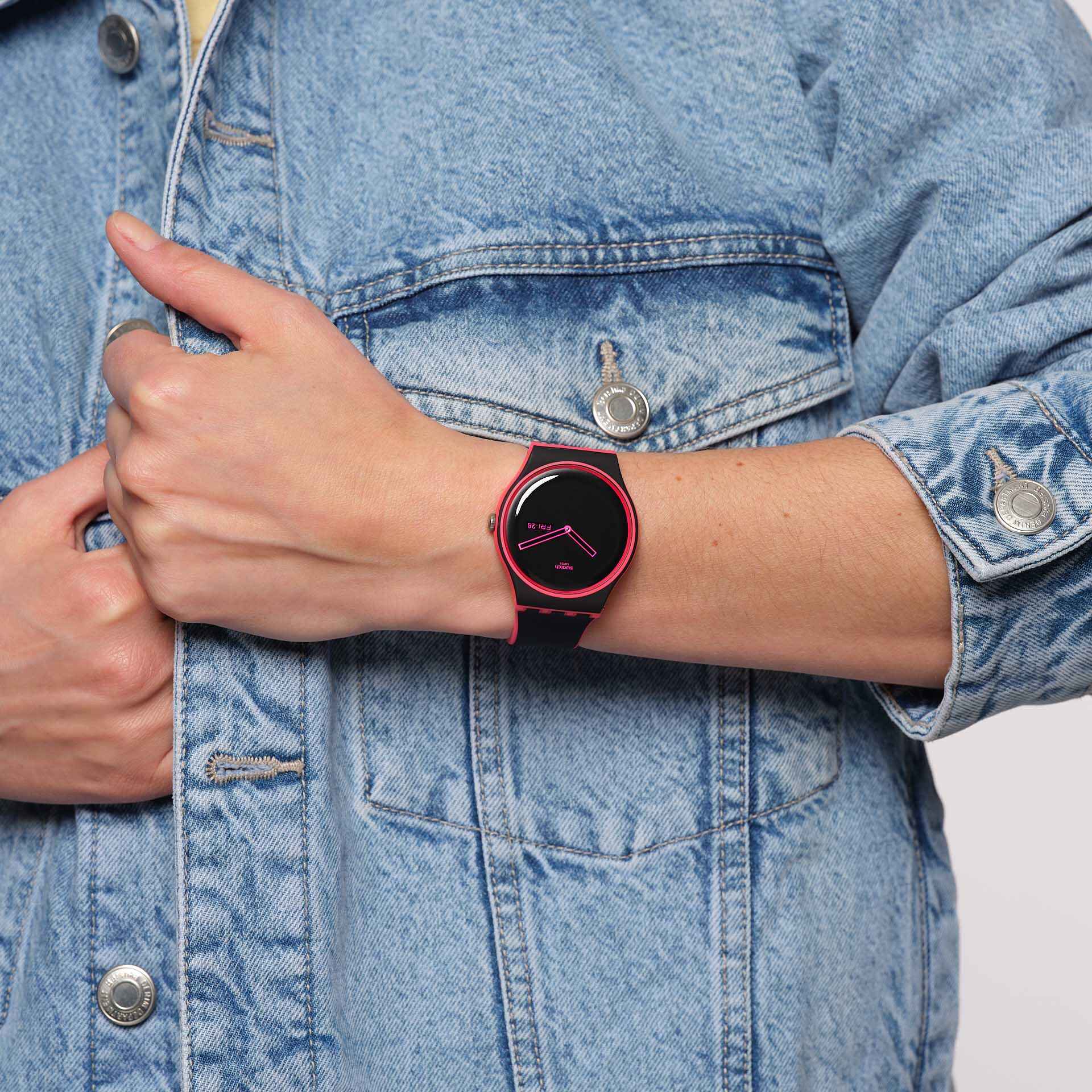 SO29P700 Reloj Swatch Minimal Line Pink unisex banda de caucho - Resina Negro