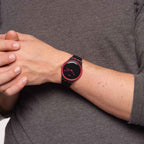 SO29P700 Reloj Swatch Minimal Line Pink unisex banda de caucho - Resina Negro
